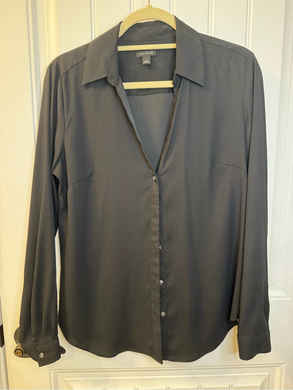 Women’s Ann Taylor Solid Black Button Down Blouse Size M - Picture 14 of 14